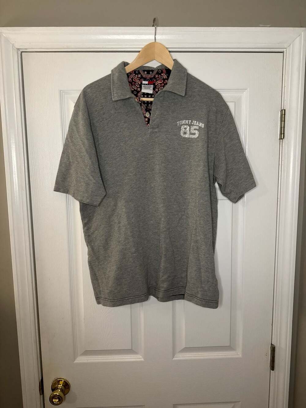 Vintage 2001 Tommy Jeans 85 Grey Polo Shirt with Paisley Collar Lining